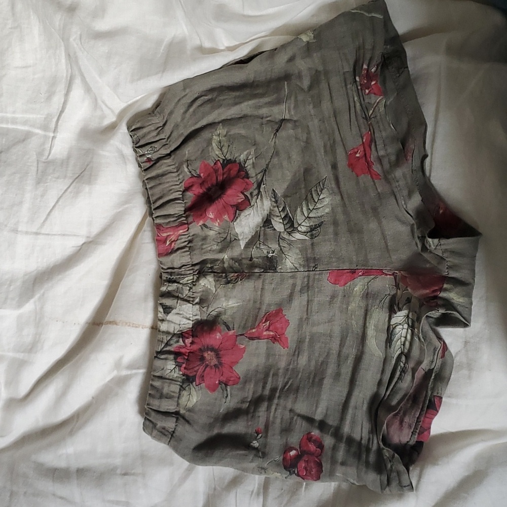 Italian Linen Olive Green And Red Floral Shorts size M/L